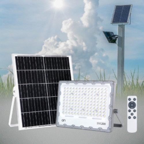SOLAR LED PRO 200 - Faro LED solare da esterno 2400lm con pannello